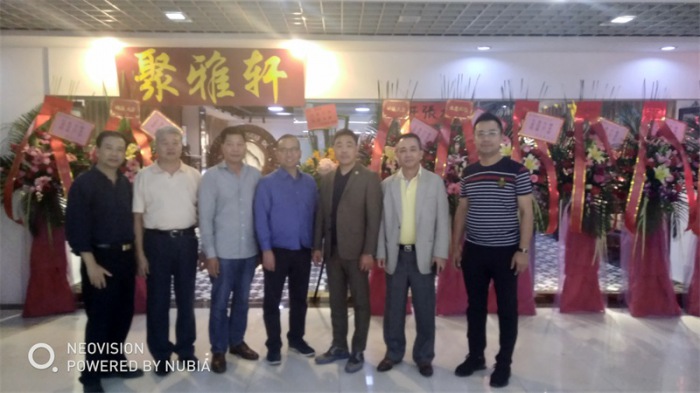 常务副会长古典家具展厅开业