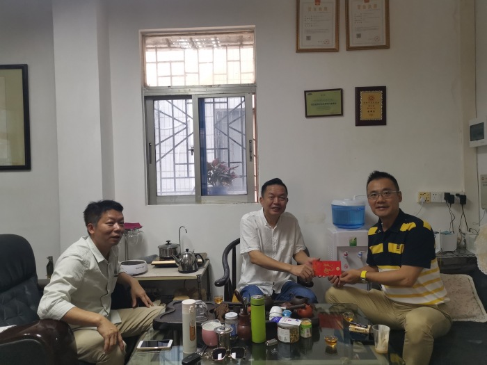 陈景安秘书长带队探望患病会员