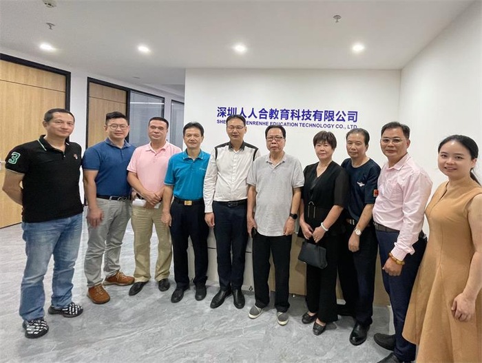 龙岗交流中心组织走访活动