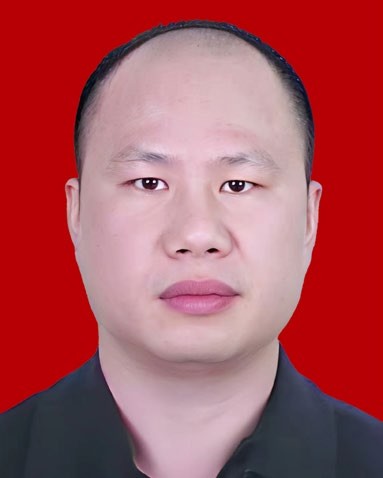 理事 何健仁